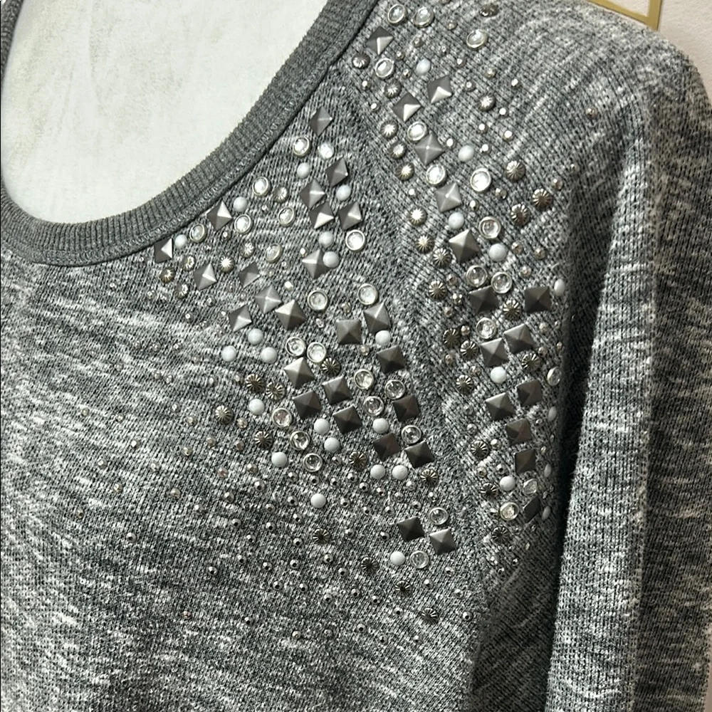 Chic Gray Knit Top with Sparkle Accents - Picture 3 of 4